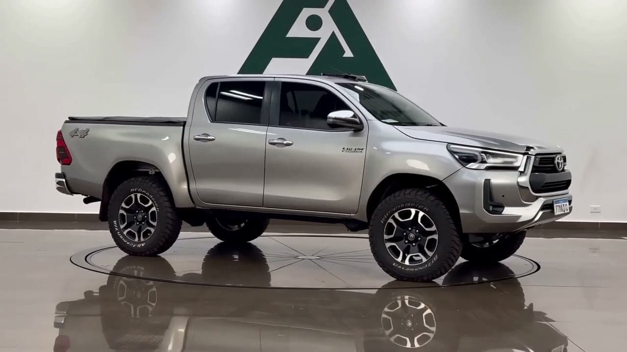 Veículo Toyota Hilux SRX 4x4 — foto 1