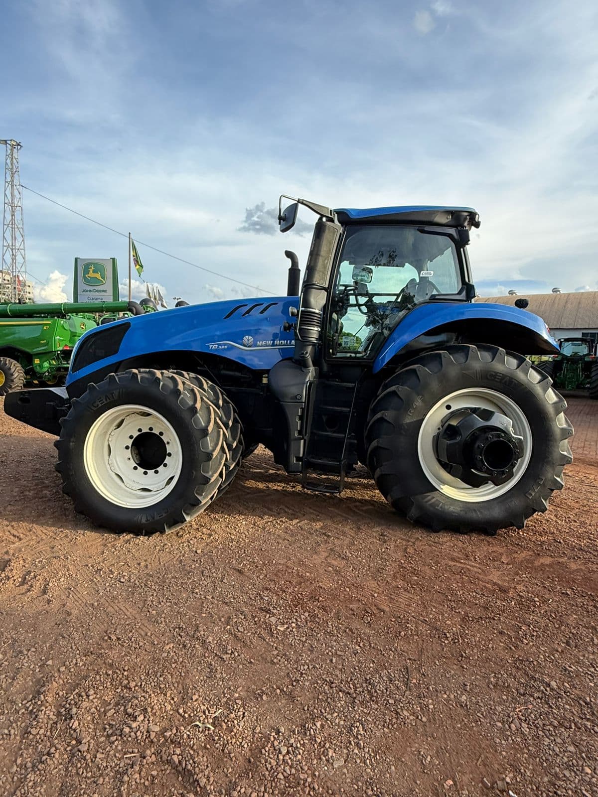 Trator New Holland T8.385